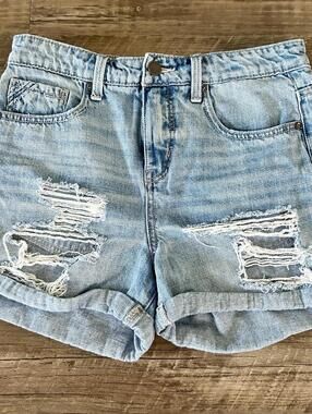 Buckle Black Denim Mom Jean Shorts Size 25 Women’s Light/Med Wash